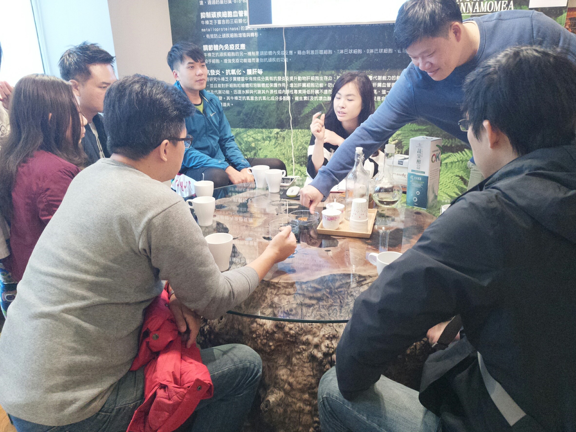 106年12月23日 台芝生技台中旗艦店舉辦「台芝會員回娘家＆牛樟芝沙拉下午參會」