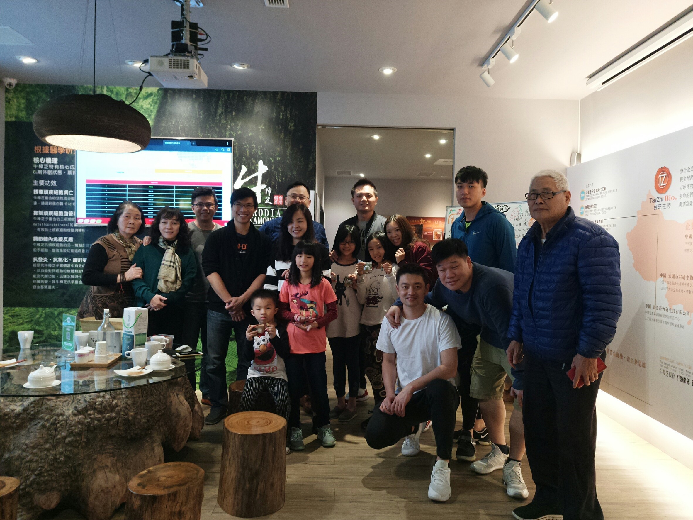 106年12月23日 台芝生技台中旗艦店舉辦「台芝會員回娘家＆牛樟芝沙拉下午參會」